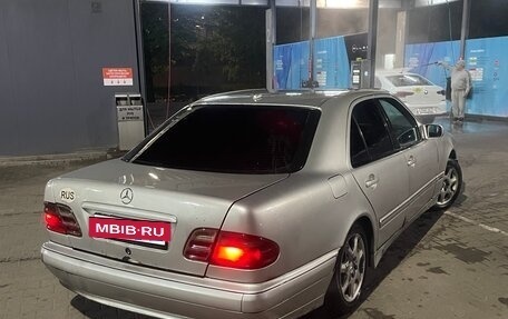 Mercedes-Benz E-Класс, 2000 год, 350 000 рублей, 3 фотография