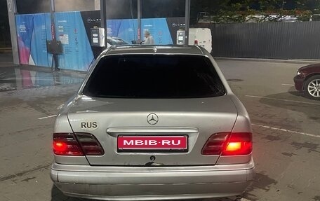 Mercedes-Benz E-Класс, 2000 год, 350 000 рублей, 6 фотография