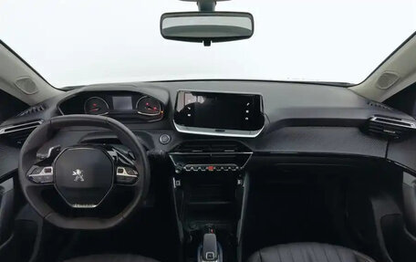 Peugeot 2008 II, 2022 год, 1 230 000 рублей, 9 фотография
