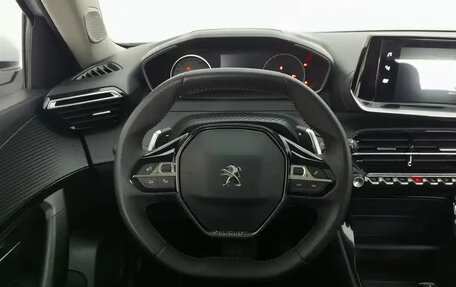 Peugeot 2008 II, 2022 год, 1 230 000 рублей, 13 фотография