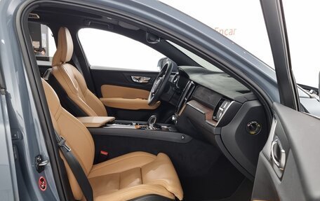 Volvo V60 Cross Country II, 2022 год, 3 430 000 рублей, 10 фотография