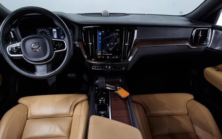 Volvo V60 Cross Country II, 2022 год, 3 430 000 рублей, 9 фотография