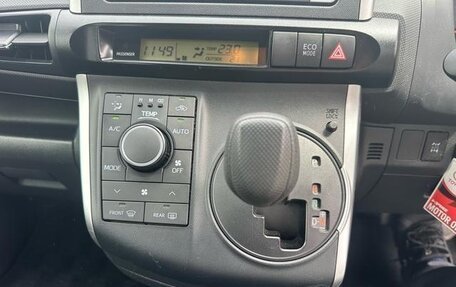 Toyota Wish II, 2017 год, 1 072 000 рублей, 14 фотография