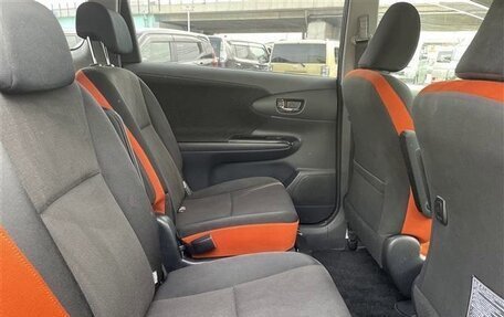 Toyota Wish II, 2017 год, 1 080 000 рублей, 14 фотография