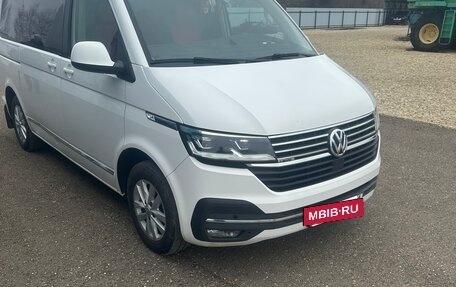 Volkswagen Caravelle T6 рестайлинг, 2021 год, 3 500 000 рублей, 2 фотография