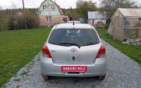 Toyota Vitz, 2005 год, 400 000 рублей, 3 фотография