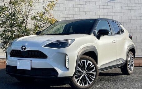 Toyota Yaris Cross, 2022 год, 1 345 000 рублей, 3 фотография