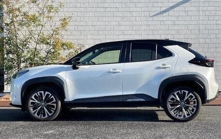Toyota Yaris Cross, 2022 год, 1 345 000 рублей, 8 фотография