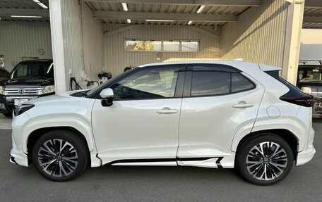 Toyota Yaris Cross, 2022 год, 1 370 000 рублей, 8 фотография
