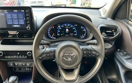 Toyota Yaris Cross, 2022 год, 1 370 000 рублей, 11 фотография