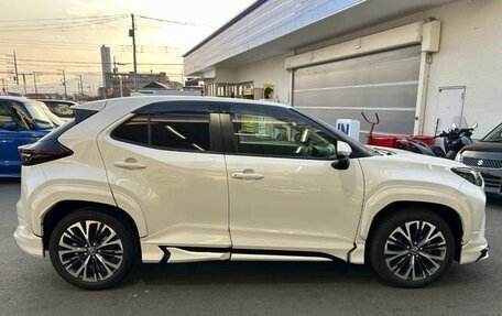 Toyota Yaris Cross, 2022 год, 1 370 000 рублей, 7 фотография