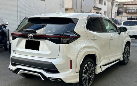 Toyota Yaris Cross, 2022 год, 1 370 000 рублей, 4 фотография