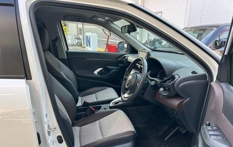 Toyota Yaris Cross, 2022 год, 1 370 000 рублей, 9 фотография