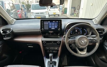 Toyota Yaris Cross, 2022 год, 1 370 000 рублей, 10 фотография