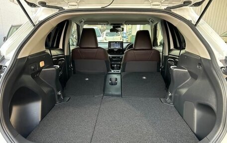 Toyota Yaris Cross, 2022 год, 1 370 000 рублей, 17 фотография