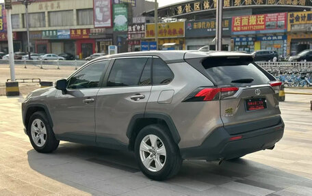 Toyota RAV4, 2022 год, 2 290 000 рублей, 2 фотография