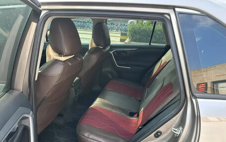 Toyota RAV4, 2022 год, 2 290 000 рублей, 3 фотография