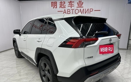 Toyota RAV4, 2022 год, 2 930 000 рублей, 2 фотография