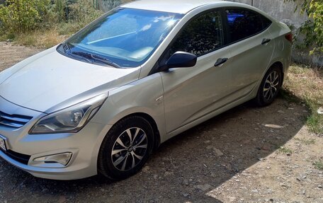 Hyundai Solaris II рестайлинг, 2015 год, 1 300 000 рублей, 3 фотография