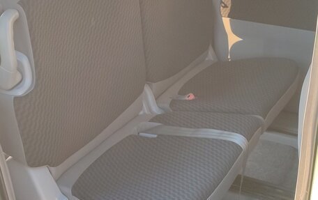 Toyota Sienta I, 2010 год, 630 000 рублей, 2 фотография