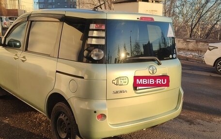 Toyota Sienta I, 2010 год, 630 000 рублей, 10 фотография