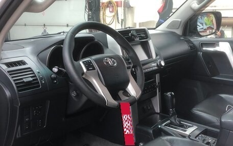 Toyota Land Cruiser Prado 150 рестайлинг 2, 2010 год, 3 075 000 рублей, 8 фотография