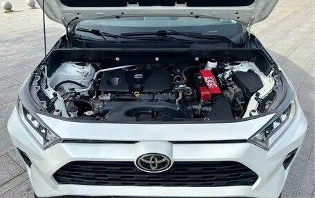 Toyota RAV4, 2021 год, 1 980 000 рублей, 16 фотография
