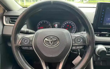 Toyota RAV4, 2021 год, 2 050 000 рублей, 4 фотография