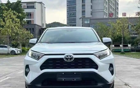 Toyota RAV4, 2021 год, 2 050 000 рублей, 2 фотография