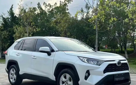 Toyota RAV4, 2021 год, 2 050 000 рублей, 3 фотография