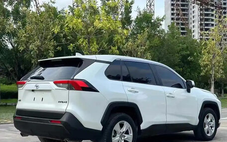 Toyota RAV4, 2021 год, 2 050 000 рублей, 6 фотография