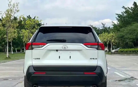 Toyota RAV4, 2021 год, 2 050 000 рублей, 7 фотография