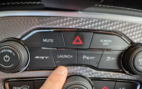 Dodge Challenger III рестайлинг 2, 2020 год, 13 000 000 рублей, 11 фотография