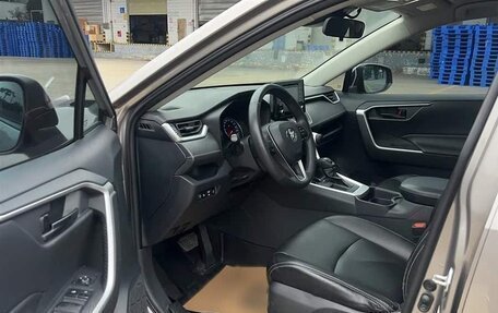 Toyota RAV4, 2020 год, 2 040 000 рублей, 14 фотография
