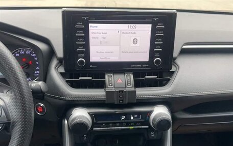 Toyota RAV4, 2020 год, 2 040 000 рублей, 11 фотография