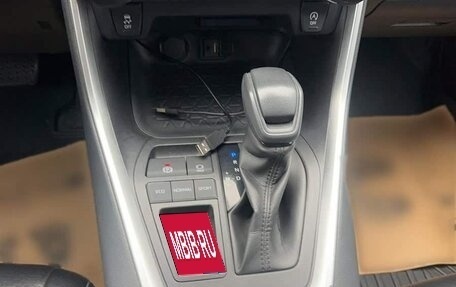 Toyota RAV4, 2020 год, 2 040 000 рублей, 12 фотография
