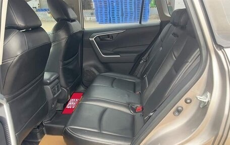 Toyota RAV4, 2020 год, 2 040 000 рублей, 15 фотография