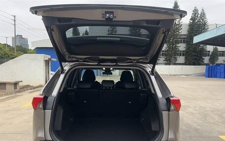 Toyota RAV4, 2020 год, 2 040 000 рублей, 17 фотография