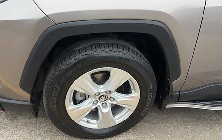 Toyota RAV4, 2020 год, 2 040 000 рублей, 21 фотография