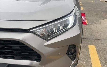 Toyota RAV4, 2020 год, 2 040 000 рублей, 22 фотография