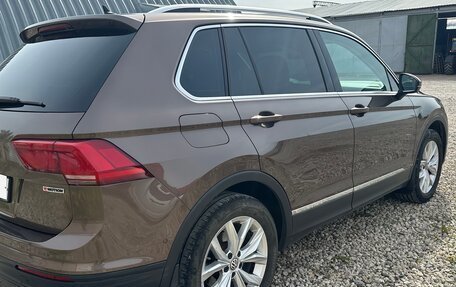 Volkswagen Tiguan II, 2019 год, 2 400 000 рублей, 4 фотография