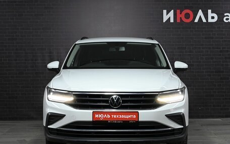 Volkswagen Tiguan II, 2021 год, 2 400 000 рублей, 2 фотография
