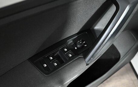 Volkswagen Tiguan II, 2021 год, 2 400 000 рублей, 13 фотография