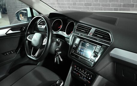 Volkswagen Tiguan II, 2021 год, 2 400 000 рублей, 16 фотография