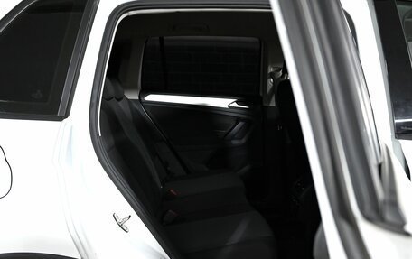 Volkswagen Tiguan II, 2021 год, 2 400 000 рублей, 19 фотография