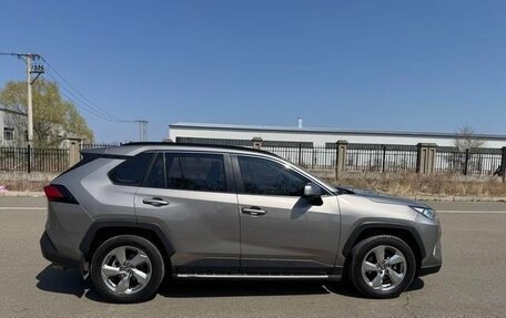 Toyota RAV4, 2022 год, 2 195 000 рублей, 2 фотография