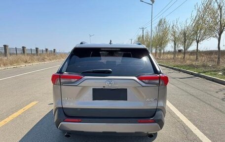 Toyota RAV4, 2022 год, 2 195 000 рублей, 4 фотография
