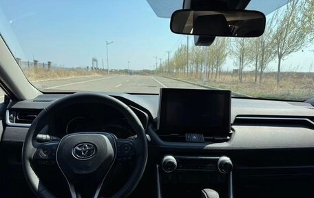 Toyota RAV4, 2022 год, 2 195 000 рублей, 9 фотография
