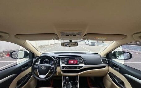 Toyota Highlander III, 2021 год, 3 200 000 рублей, 6 фотография
