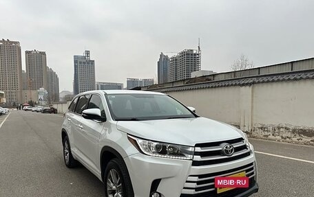Toyota Highlander III, 2021 год, 3 200 000 рублей, 5 фотография